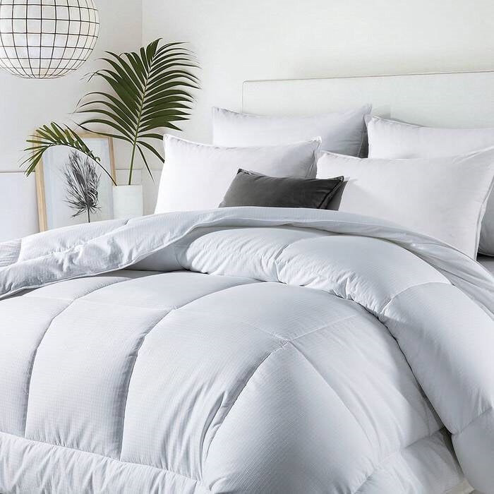 Twin Size All Seasons Soft White Polyester Down Alternative Comforter